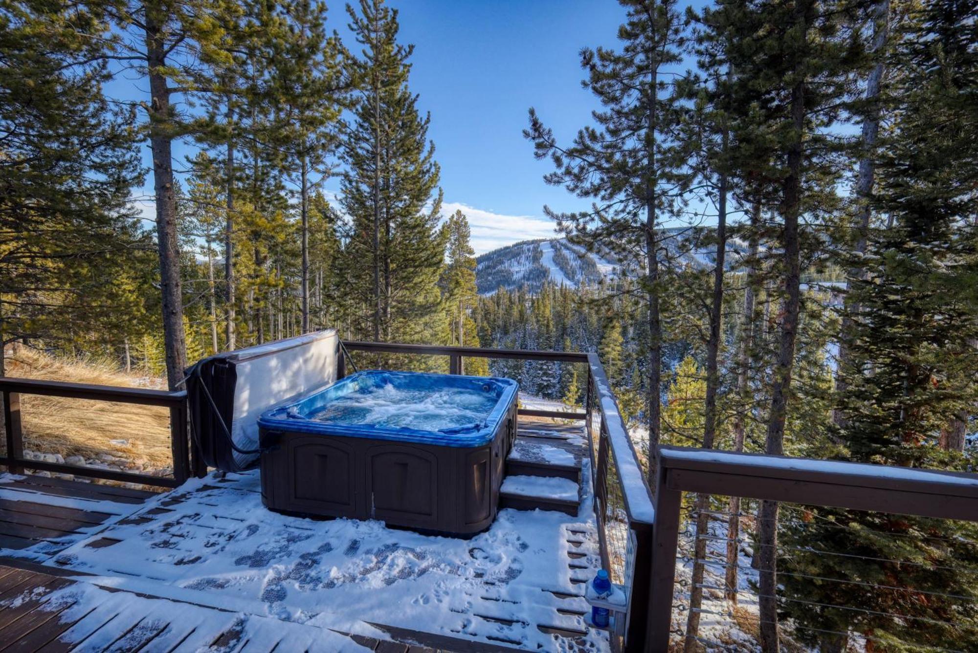 Rising Bull Lodge Big Sky Exterior photo