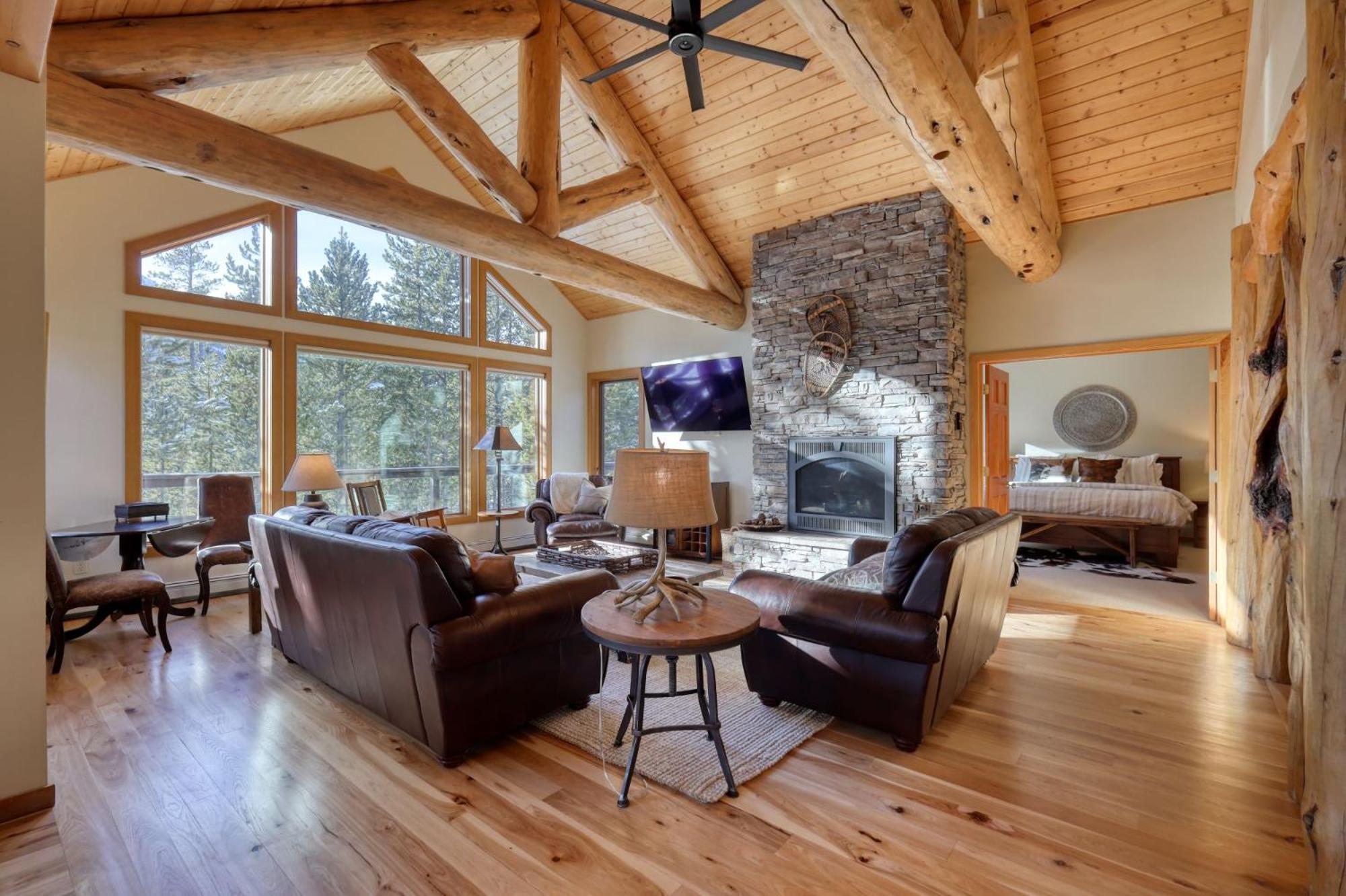 Rising Bull Lodge Big Sky Exterior photo